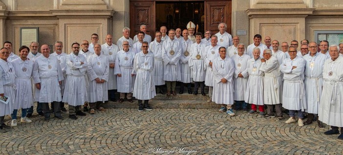 Bra celebra i 400 anni della Santissima Trinità con la Cena della Fratellanza Bra celebra i 400 anni della Santissima Trinità con la Cena della Fratellanza