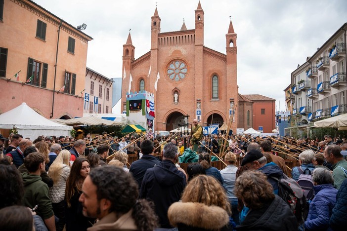 Alba si prepara al Baccanale dei Borghi: due giorni tra sapori, costumi medievali e giochi antichi