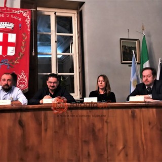 L'opposizione consiliare di Barge: da sinistra Ivo Beccaria, Valerio Alberto, Monica Veglia e Valerio Airaudo