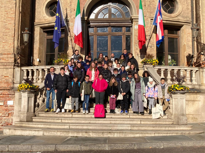 Bra: al via i lavori del nuovo Consiglio comunale dei Ragazzi Bra: al via i lavori del nuovo Consiglio comunale dei Ragazzi