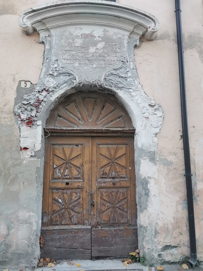 L'ingresso dell'ex Ospizio di Busca