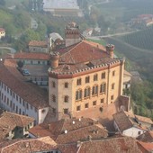 Una veduta dall'alto di Barolo Una veduta dall'alto di Barolo