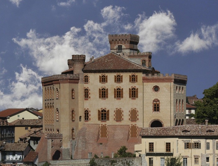 “Facciamo bere bellezza”: riapre a Barolo il WiLa con le etichette tra arte, vino e Vermouth “Facciamo bere bellezza”: riapre a Barolo il WiLa con le etichette tra arte, vino e Vermouth