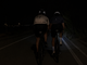 Ciclisti al buio di notte affiancati in strada: perché questo disprezzo per la vita? Ciclisti al buio di notte affiancati in strada: perché questo disprezzo per la vita?