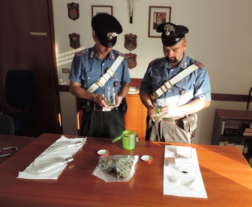 Parte della droga sequestrata dai carabinieri