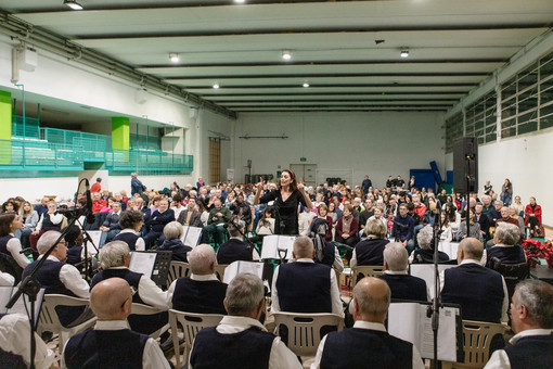 Tutti in piedi per il Coro degli Afasici: a Bene Vagienna la musica vince sull'isolamento Tutti in piedi per il Coro degli Afasici: a Bene Vagienna la musica vince sull'isolamento