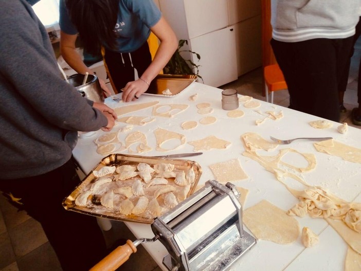 Intesa Sanpaolo con la Cooperativa Emmanuele: 100mila euro per non lasciare indietro nessun adolescente Intesa Sanpaolo con la Cooperativa Emmanuele: 100mila euro per non lasciare indietro nessun adolescente