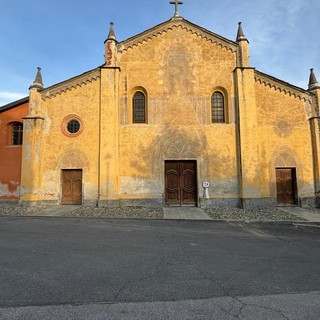 La piazza antistante la chiesa parrocchiale di Costigliole Saluzzo, nel borgo antico, sarà pavimentata in pietra