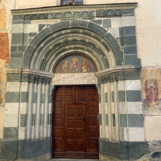 Il portale della chiesa di Santa Margherita a Casteldelfino