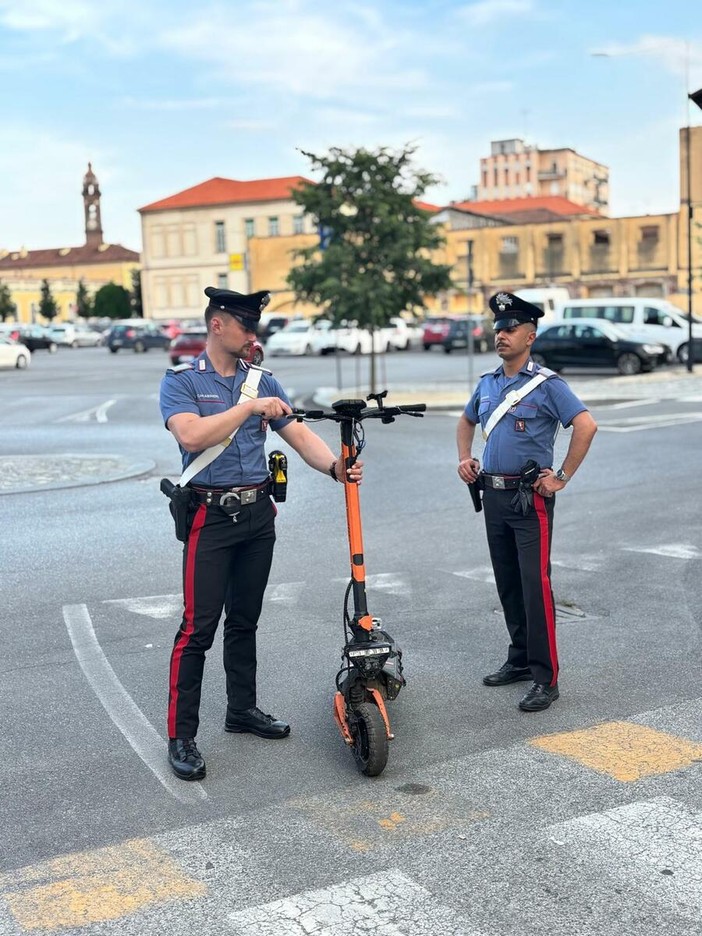 Saluzzo, attività di controllo rafforzata dei Carabinieri su monopattini e bici