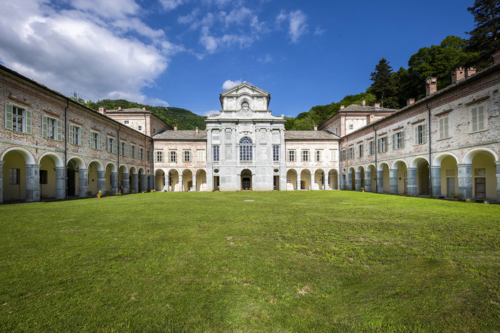 Il Castello di Casotto riapre le porte: dal 4 aprile tornano le visite guidate alla reggia sabauda tra i boschi delle Alpi Liguri