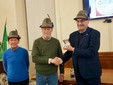 Medaglie agli alpini che parteciparono ai campi Ana nel Friuli del 1976- foto Paola Ravazzi Medaglie agli alpini che parteciparono ai campi Ana nel Friuli del 1976- foto Paola Ravazzi