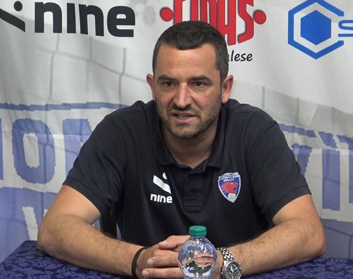 L'allenatore del Mondovì Volley Claudio Basso L'allenatore del Mondovì Volley Claudio Basso