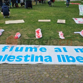 "La tregua è una menzogna": Cuneo torna in piazza con le luci contro il genocidio a Gaza "La tregua è una menzogna": Cuneo torna in piazza con le luci contro il genocidio a Gaza
