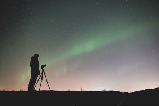 “Pianeti e galassie” a Cherasco: una serata di osservazione stellare con l’astrofotografo Zeno Foderaro “Pianeti e galassie” a Cherasco: una serata di osservazione stellare con l’astrofotografo Zeno Foderaro