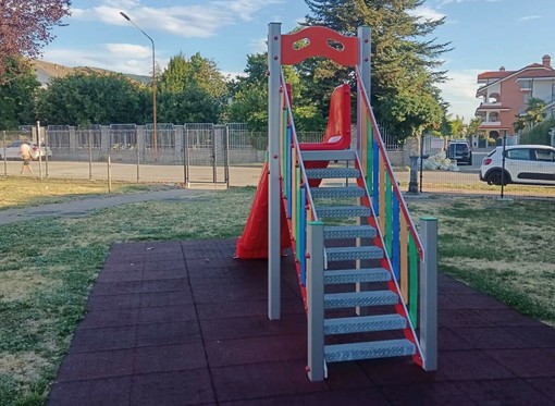 Costigliole Saluzzo, completata la riqualificazione dell'area giochi di corso Piemonte: più sicurezza e nuovi spazi per le famiglie Costigliole Saluzzo, completata la riqualificazione dell'area giochi di corso Piemonte: più sicurezza e nuovi spazi per le famiglie