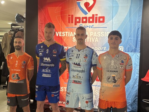 Le nuove Maglie firmate Macron indossate da Cavaccini, Zaytsev, Baranowicz e Oberto Le nuove Maglie firmate Macron indossate da Cavaccini, Zaytsev, Baranowicz e Oberto