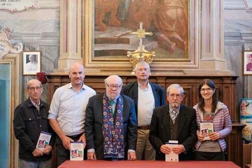 A Cherasco sala gremita per lo storico Pier Franco Quaglieni: un pomeriggio dedicato ai rapporti tra Stato e Chiesa A Cherasco sala gremita per lo storico Pier Franco Quaglieni: un pomeriggio dedicato ai rapporti tra Stato e Chiesa