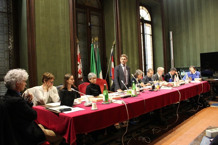 Dodici sedute, 112 delibere e oltre cento interrogazioni: il bilancio del Consiglio comunale di Alba nel 2025