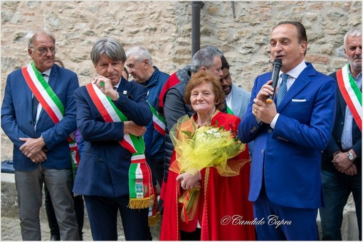Il presidente della Regione Alberto Cirio con il sindaco Borgna e la presidente Vaschetto (Fotoservizio di Candido Capra) Il presidente della Regione Alberto Cirio con il sindaco Borgna e la presidente Vaschetto (Fotoservizio di Candido Capra)