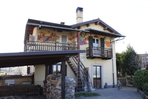 Saluzzo, la casetta del casello ferroviario, dove si è svolta una precedente esperienza di cohousing promossa da Caritas Saluzzo