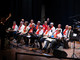Il coro degli afasici durante un concerto ad Alba
