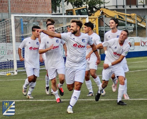 Il Salice festeggia la rete di Matteo Curti contro il Valvermenagna (foto pagina fb ASD Salice) Il Salice festeggia la rete di Matteo Curti contro il Valvermenagna (foto pagina fb ASD Salice)