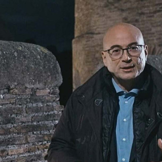Il giornalista albese Aldo Cazzullo durante la puntata sulla Resistenza Il giornalista albese Aldo Cazzullo durante la puntata sulla Resistenza