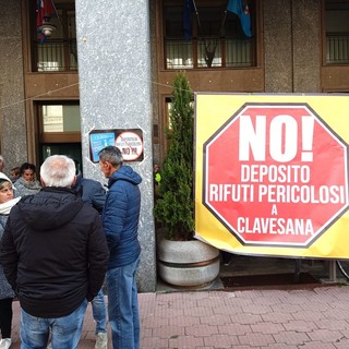 La protesta del Comitato per il No davanti alla sede della Provincia, nel novembre scorso