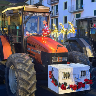 Ceva e Perlo accendono il Natale con le luci del Christmas trucks & tractors Ceva e Perlo accendono il Natale con le luci del Christmas trucks & tractors