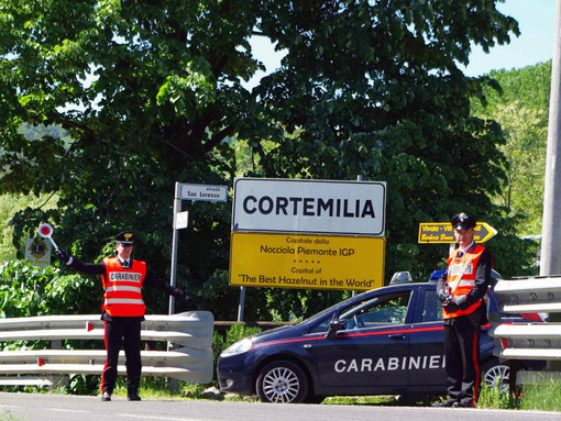 Vede un posto di blocco dei Carabinieri e fa inversione: fermato 24enne di Asti in possesso di droga a Cortemilia