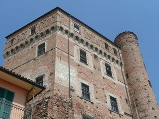 Facciata del castello di Roddi