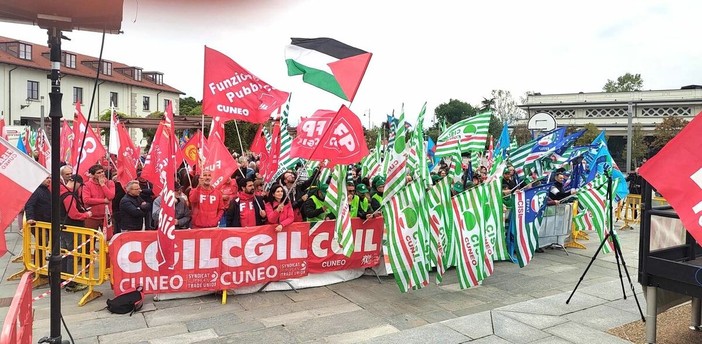 Nelle foto alcuni momenti della manifestazione tenuta in piazza Foro Boario