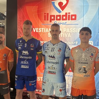 Le nuove Maglie firmate Macron indossate da Cavaccini, Zaytsev, Baranowicz e Oberto Le nuove Maglie firmate Macron indossate da Cavaccini, Zaytsev, Baranowicz e Oberto