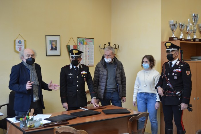 Ladri di computer nelle scuole di Cuneo: nei guai un 17enne già noto alle forze dell’ordine