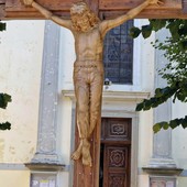 Racconigi, il "Cristo con i jeans" torna davanti ai Cappuccini Racconigi, il "Cristo con i jeans" torna davanti ai Cappuccini