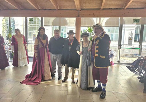 Castellana e Ciaferlin con le maschere del Tapparelli: Monsù Tapparellino e Madama Tapparellina Castellana e Ciaferlin con le maschere del Tapparelli: Monsù Tapparellino e Madama Tapparellina