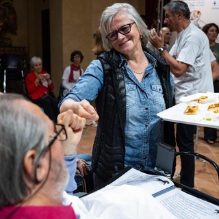 Un tè, un incontro, un'attenzione: ad Alba nasce il Circolo della Cura