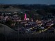 Egea illumina di rosa il campanile di Canale e dà il via ai festeggiamenti per il passaggio del Giro d’Italia