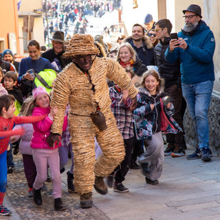 Carnevale 2026, l’Orso di Segale torna a correre per le strade di Valdieri