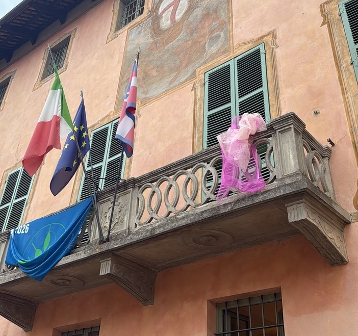 Cherasco si tinge di rosa: il Comune aderisce all'Ottobre Rosa per la prevenzione del tumore al seno Cherasco si tinge di rosa: il Comune aderisce all'Ottobre Rosa per la prevenzione del tumore al seno