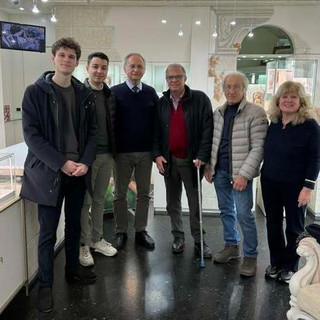 Alcuni consiglieri di minoranza con il gioielliere Mario Ruggero e sua moglie Mariangela Sandrone