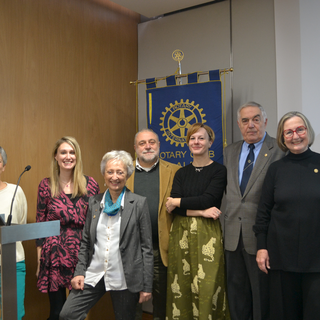 In foto: : Caterina Pasini, Maria Carla Mantovani, Piera Arata (Presidente Rotary Club Alba), Maurizio Blini, Alice Basso, Tommaso Lorusso (Presidente Lions Club Alba Langhe) In foto: : Caterina Pasini, Maria Carla Mantovani, Piera Arata (Presidente Rotary Club Alba), Maurizio Blini, Alice Basso, Tommaso Lorusso (Presidente Lions Club Alba Langhe)