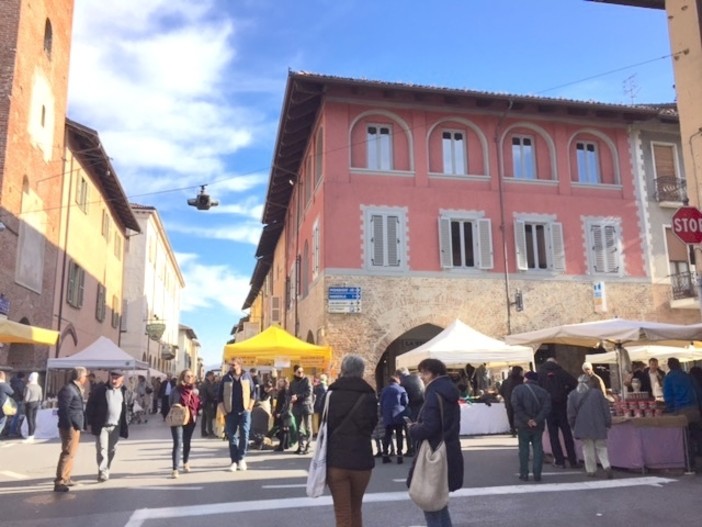 "Cherasco Natura": domenica 8 novembre il mercatino dell’agroalimentare e dell’artigianato di qualità "Cherasco Natura": domenica 8 novembre il mercatino dell’agroalimentare e dell’artigianato di qualità