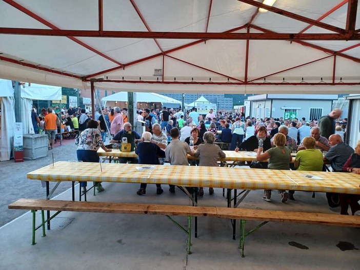 Le Acli provinciali cuneesi chiedono ai Circoli e Soci un piccolo gesto di solidarietà durante le feste estive Le Acli provinciali cuneesi chiedono ai Circoli e Soci un piccolo gesto di solidarietà durante le feste estive