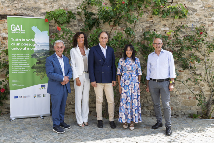 Nuovi spazi pubblici nelle Langhe: finanziati dal GAL Langhe e Roero Leader dieci progetti di riqualificazione Nuovi spazi pubblici nelle Langhe: finanziati dal GAL Langhe e Roero Leader dieci progetti di riqualificazione