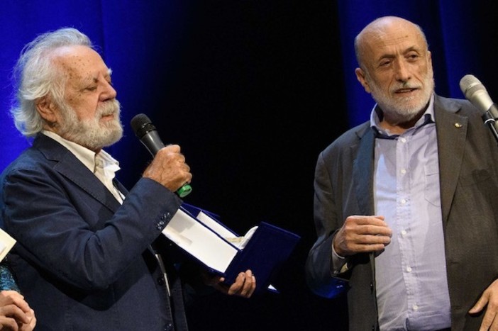 Carlo Petrini e Sergio Staino (foto di Roberto Molteni) Carlo Petrini e Sergio Staino (foto di Roberto Molteni)