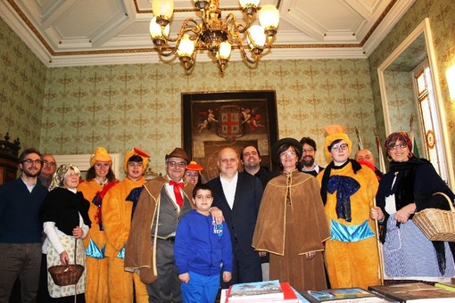 Alba: il sindaco Maurizio Marello ha accolto le maschere del carnevale di Mussotto