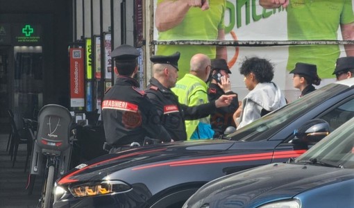 L'intervento delle forze dell'ordine in corso Nizza