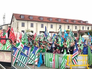 Nelle foto alcuni momenti della manifestazione tenuta in piazza Foro Boario